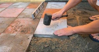 Укладка тротуарной плитки на основание в Прохладном в октябре