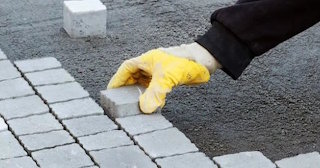Укладка тротуарной плитки 50 на 50 в Прохладном в октябре