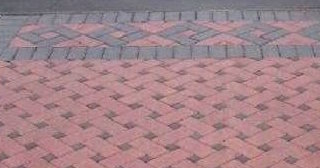 Укладка тротуарной плитки на старое бетонное основание в Прохладном в октябре