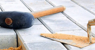 Профессиональная укладка тротуарной брусчатки в Прохладном в октябре
